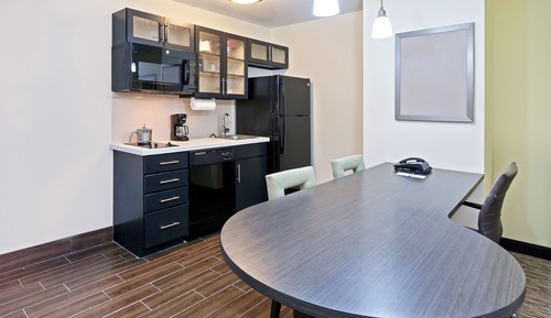 Suite, 1 habitación, accesible para personas con discapacidad (1 King, Comm, Tub)