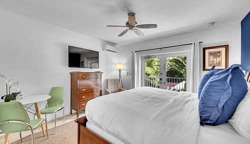 Habitación estándar doble, 1 cama de matrimonio grande, baño privado (Premier King Room)