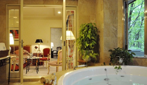Suite junior (East, with Jacuzzi)
