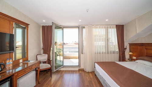 Deluxe Double Room with Balcony