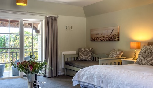 Suite Deluxe (Distant Sea View)