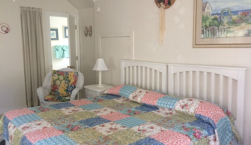 Habitación, 1 cama de matrimonio grande, cocina básica, planta baja