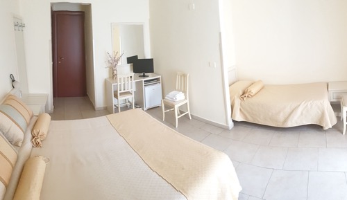 Habitación triple clásica, baño privado