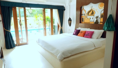Habitación (Sleeping Cat)
