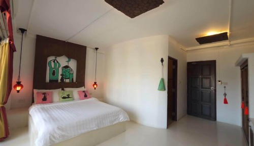 Habitación (Standing Cat)