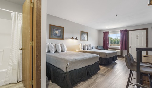 Lodge (Double Queen Kitchenette)