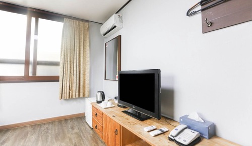 Traditional Ondol Room (Check-in unavailable after midnight, please notify check-in time in advance)