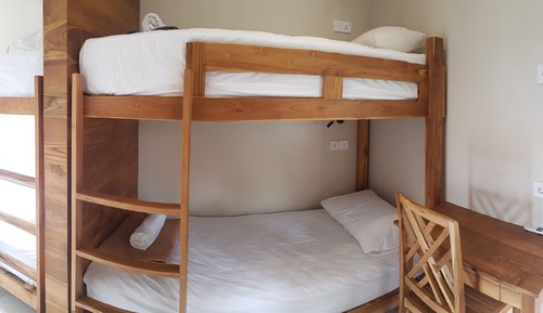 Habitación, balcón (4 Single Beds)