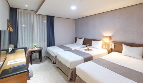 Family Triple Room (Random view - Partial Ocean or City View)