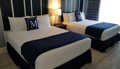 Suite Signature, 2 camas de matrimonio, frigorífico y microondas, vistas al puerto deportivo