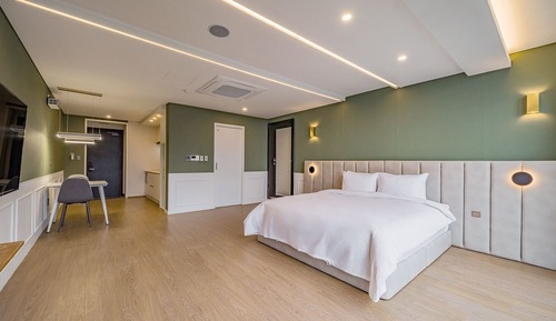 MaruVinalliPool:Heatingfee100000KRW(Nowoffering-50% KRW 50000,WarmpoolnotavailJul-Aug)Base2/Max 4pax