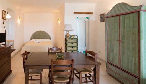 Apartamento estándar, cocina básica, en la zona del jardín