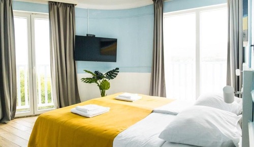 Habitación superior con 1 cama doble o 2 individuales, vistas al mar
