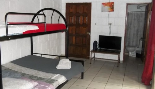 Apartamento clásico, 3 habitaciones, vistas al jardín, planta baja