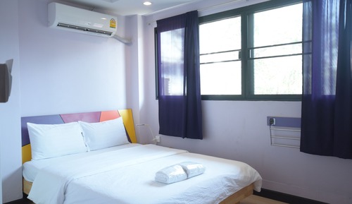 Habitación doble, 1 cama doble (with Shared Bathroom)