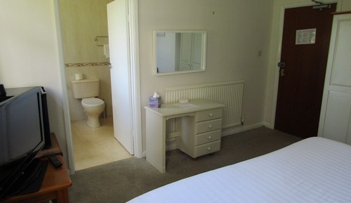 Habitación con 1 cama doble o 2 individuales, baño privado (Room 11)