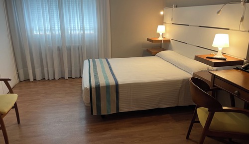 Estudio, 1 cama de matrimonio, no fumadores, cocina básica (I)