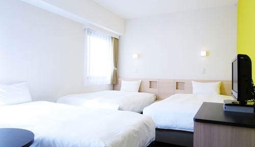 Habitación triple, fumadores