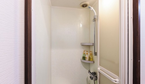 Habitación tradicional con 2 camas individuales