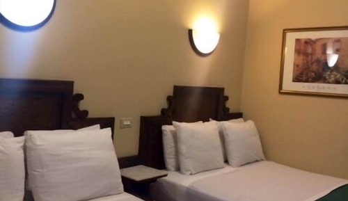 2 Full Size Beds