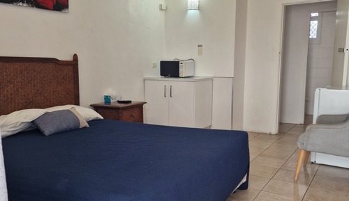 Habitación estándar doble, 1 cama de matrimonio, frigorífico y microondas