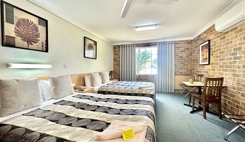 Habitación familiar con 1 cama doble o 2 individuales, 2 camas de matrimonio, no fumadores