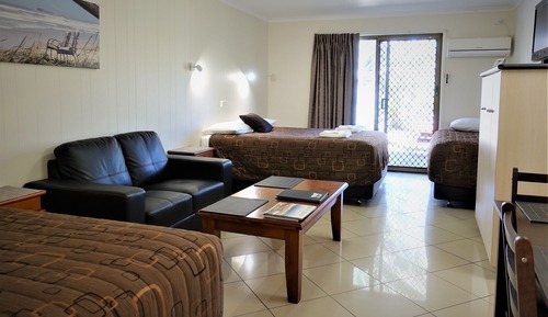 Estudio familiar (1 Queen and 2 Single Beds)