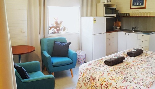 Estudio estándar, no fumadores, cocina básica