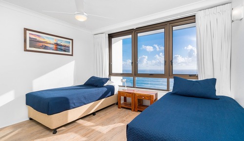 Ático superior, 2 habitaciones, vistas al mar