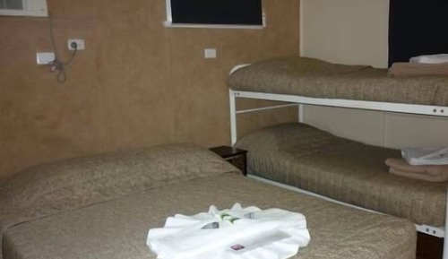 Habitación familiar, no fumadores, balcón (Family Motel Room)