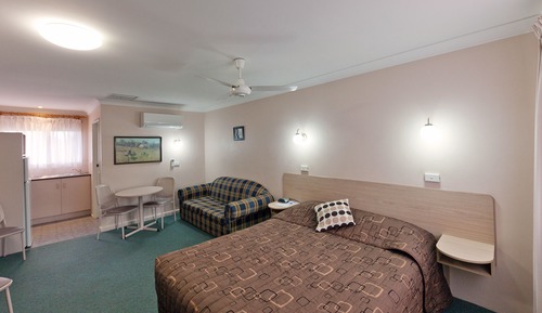 Suite familiar, 2 habitaciones, no fumadores, cocina básica (FAMILY ROOM)