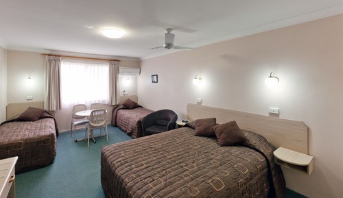 Suite estándar, 1 habitación, no fumadores (4 PERSON TRIPLE ROOM)