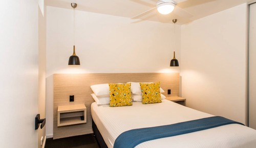 Apartamento, 2 habitaciones, junto a la piscina (Lower Poolside Apartment)