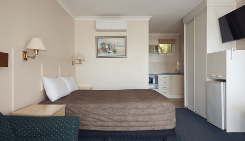 Standard Room, Non Smoking, Kitchenette (Standard Queen)