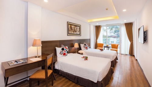 Habitación de lujo con 1 cama doble o 2 individuales, 1 habitación, balcón, vistas a la ciudad