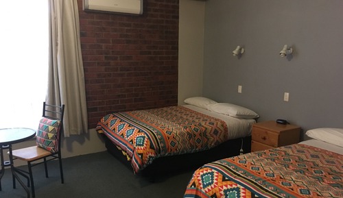 Habitación estándar con 2 camas individuales, 2 camas dobles