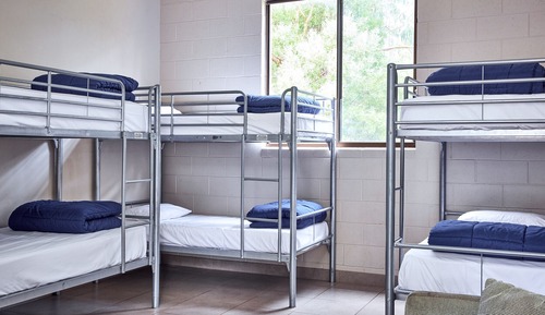 Dormitorio compartido, solo para hombres