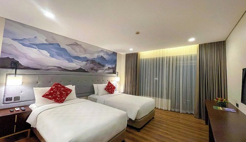Deluxe Lakeview Twin (Newly Renovated)