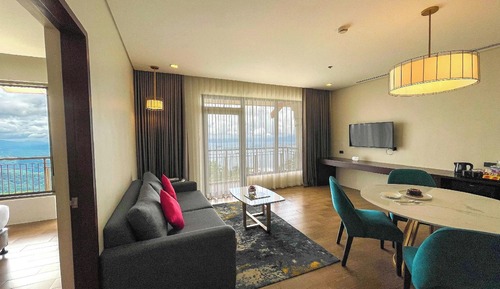 Summit Lakeview Two Bedroom Suite (Newly Renovated)