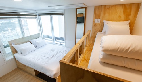 Habitación familiar, vistas a la ciudad (with Bunk Bed)