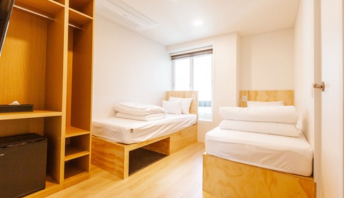 Habitación con 2 camas individuales, vistas a la ciudad