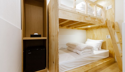 Habitación con 2 camas individuales, sin ventanas (with Bunk Bed)