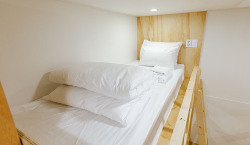 Dormitorio compartido, solo para mujeres, no fumadores, sin ventanas (4 People)