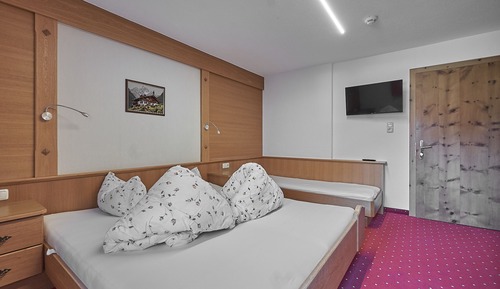 Apartamento, 2 habitaciones, balcón, vistas a la montaña