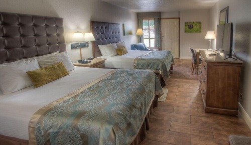 Habitación Deluxe, 2 camas de matrimonio, vistas a la piscina