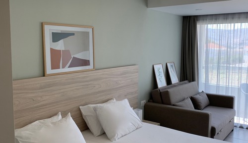Estudio superior, balcón, planta baja (4 Guests)