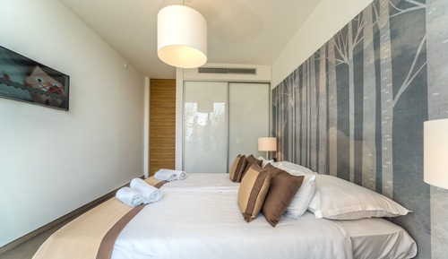 Apartamento, 2 habitaciones, balcón, vistas parciales al mar