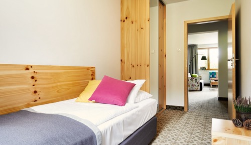 Apartamento superior, 2 habitaciones, cocina básica, vistas a la montaña