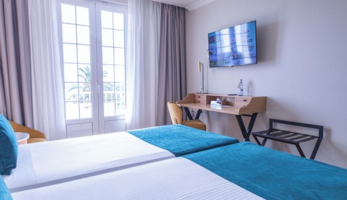 Habitación con 1 cama doble o 2 individuales, balcón, vistas al mar