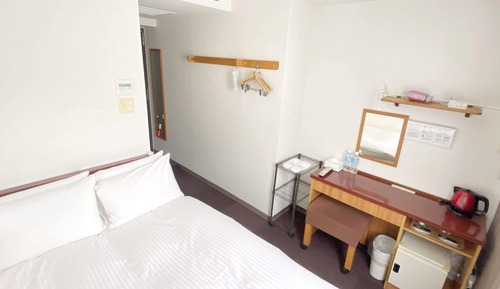 Habitación, no fumadores (Semi Double,Housekeeping every 3 days)
